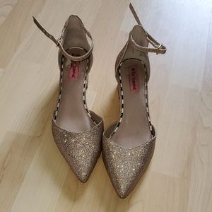 Betsy Johnson Champagne Glitter low heels